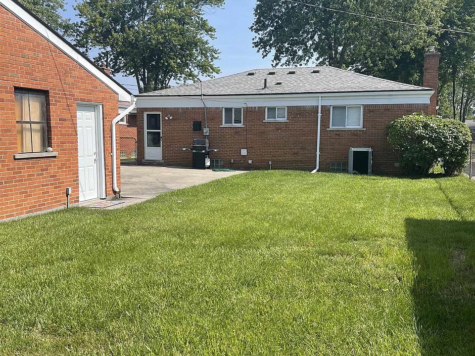 23444 Playview St, Saint Clair Shores, MI 48082 Zillow