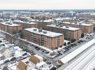 6 Birchwood Court #5B, Mineola, NY 11501