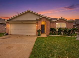 8424 Horse Whisper Ln, Fort Worth, TX 76131