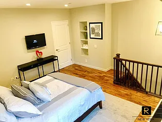 Rented by R New York