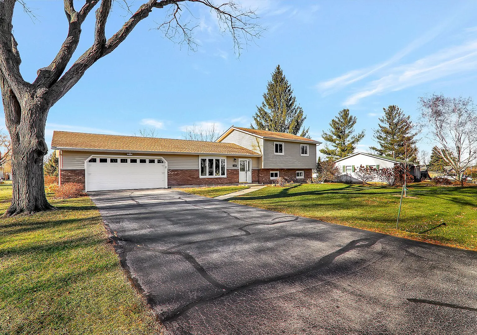 3789 Skyhigh Dr — Photo 2