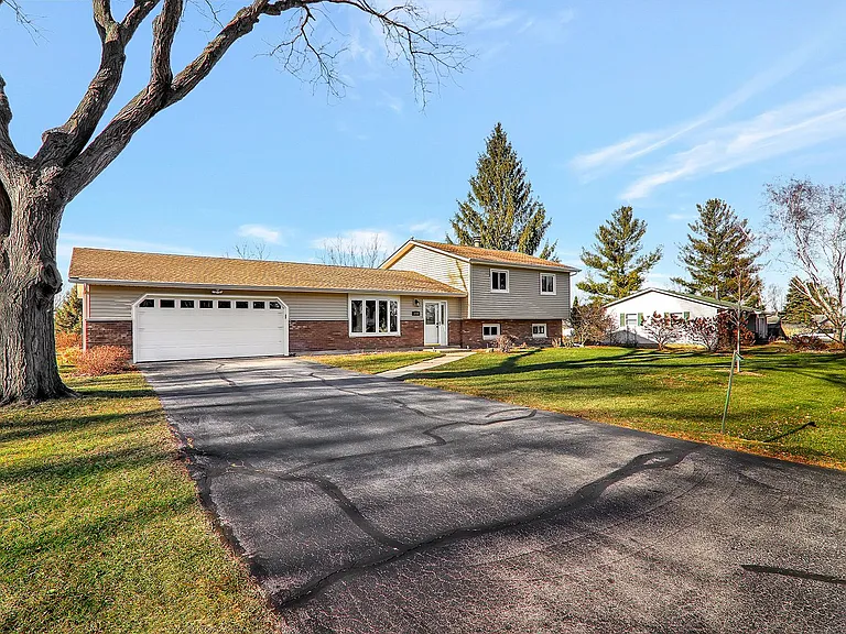3789 Skyhigh Rd — Photo 2