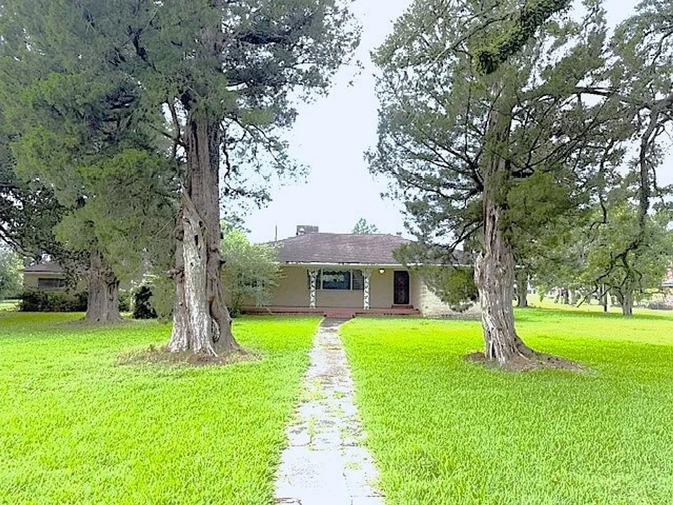 10590 Highway 77