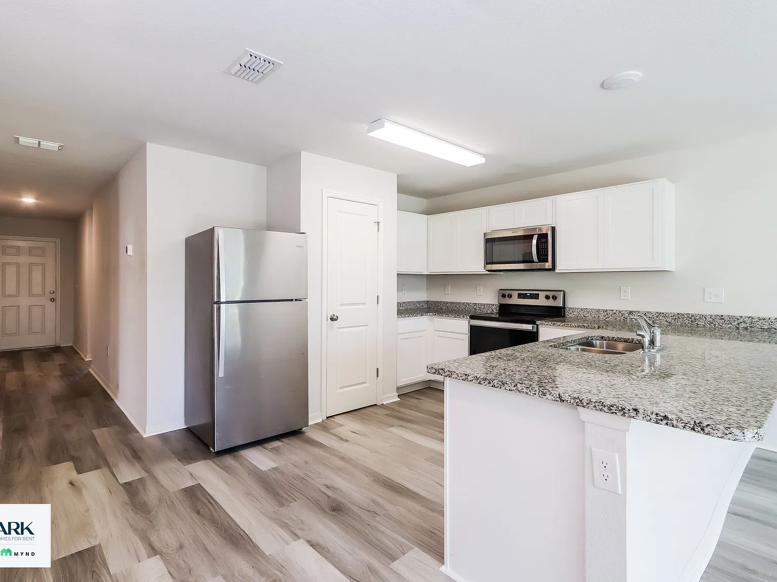 4 bed, 2.0 bath, 1449 sqft, $1,915 — Photo 4