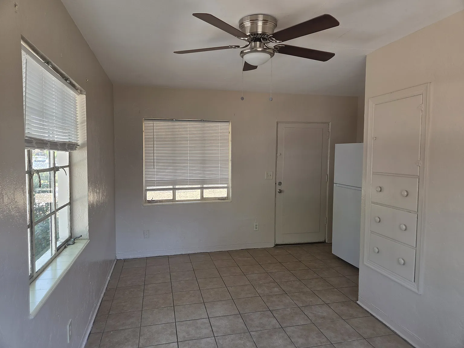 Studio, 350 sqft, $1,275 — Photo 2
