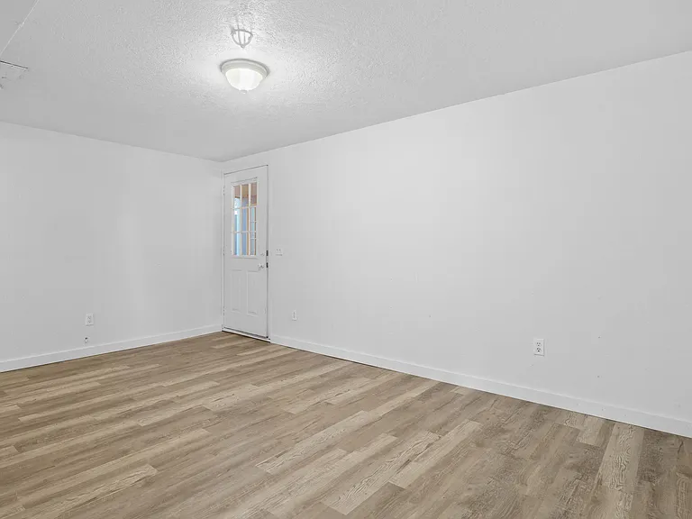 7684 N Vancouver Ave #3 — Photo 8