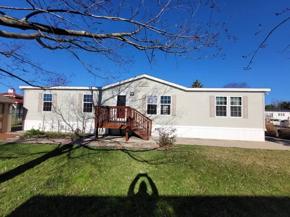 34 Huckleberry Ln #34, Three Oaks, MI 49128