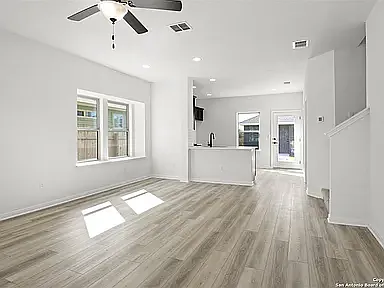 3 bed, 2.5 bath, 1320 sqft, $1,895 — Photo 3