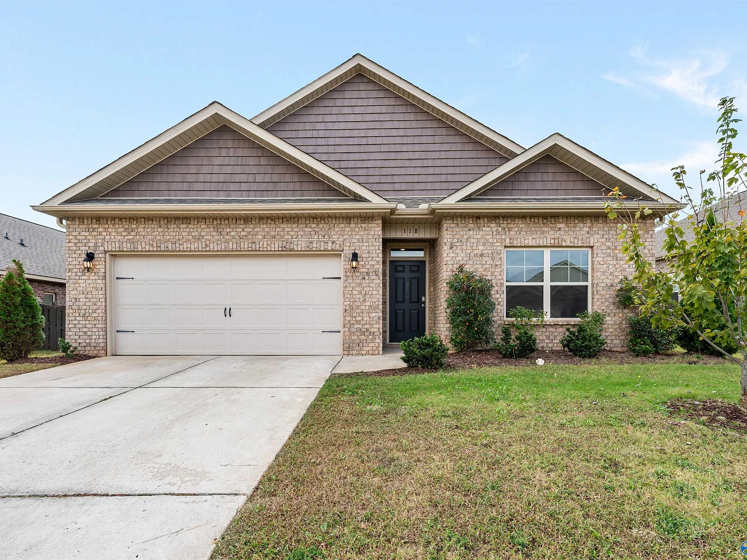 4 bed, 2.0 bath, 1884 sqft, $1,900 — Photo 1