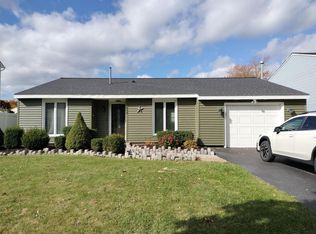 242 Sundridge Dr, Amherst, NY