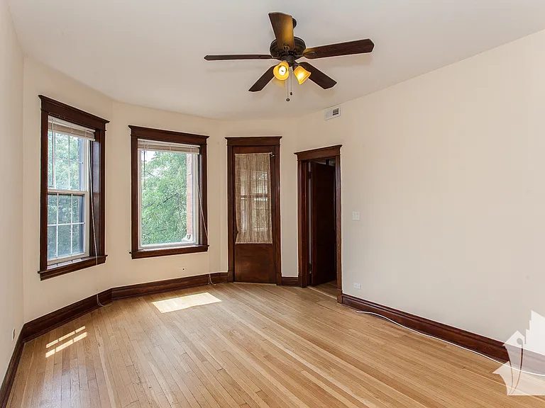 1436 W Addison St — Photo 1