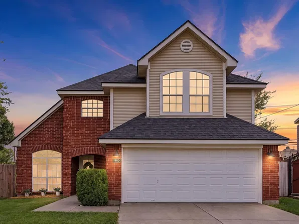 900 Blossomwood Ct, Arlington, TX 76017