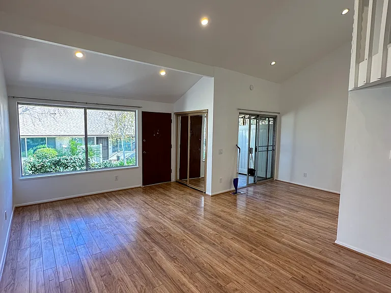 1436 Ramona Dr — Photo 5