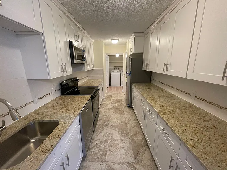 1 Strawberry Hill Ave #1E — Photo 14