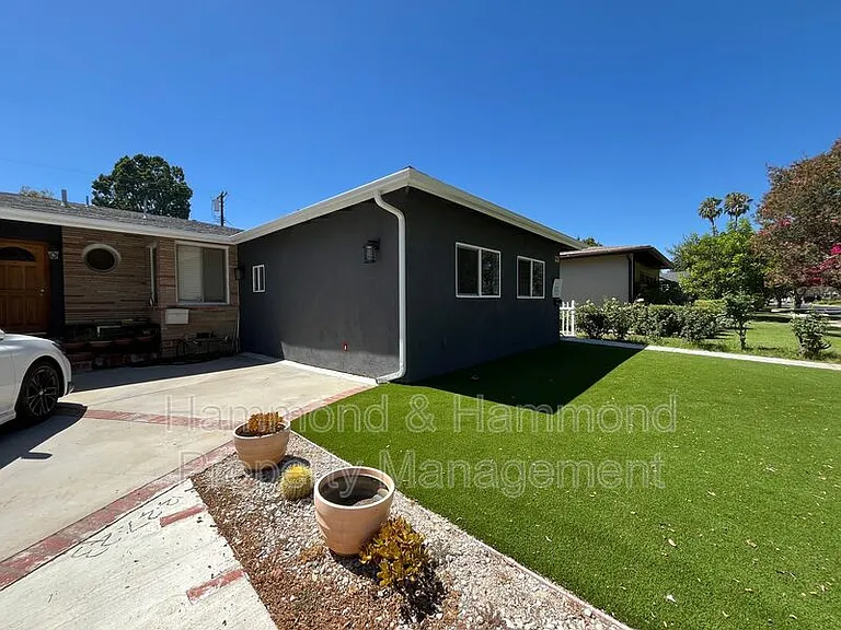 4447 Babcock Ave — Photo 17