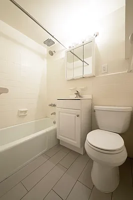 Rented by Buchbinder & Warren | media 21