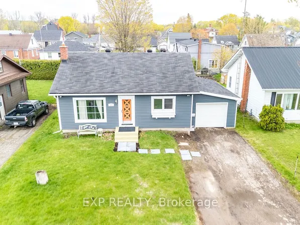 478 New St, Renfrew, ON K7V 1G8