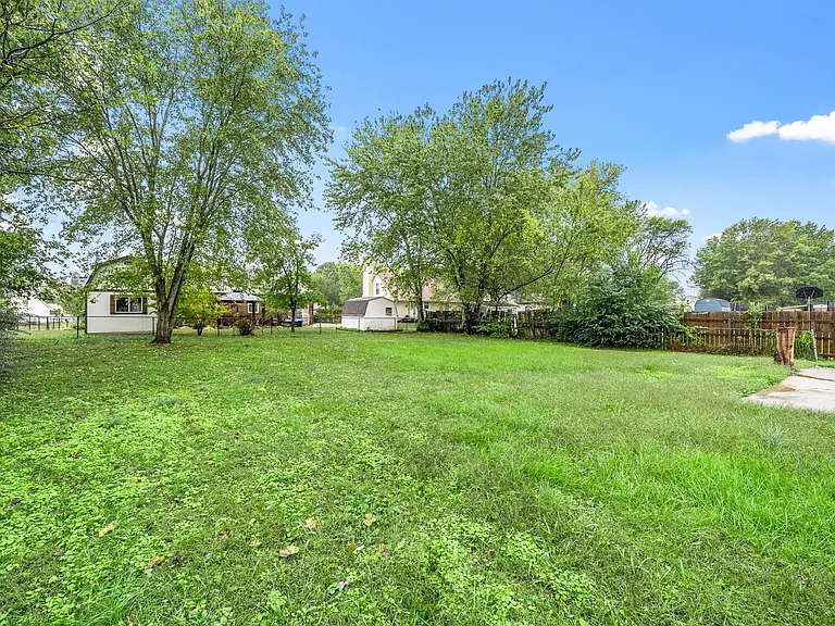 410 Appleton Dr — Photo 26
