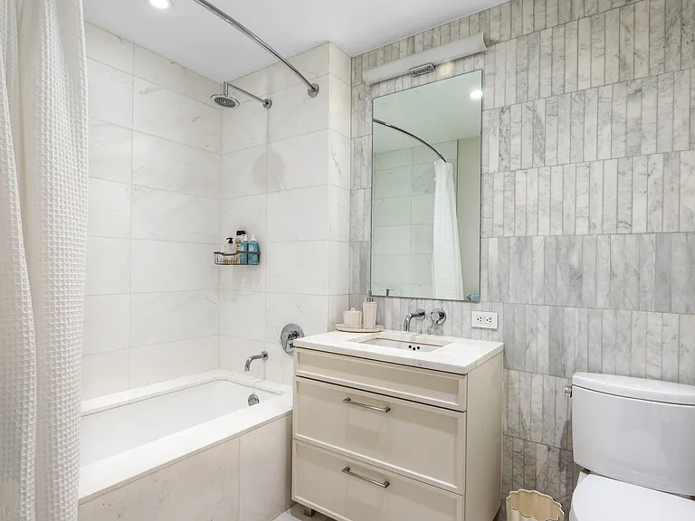 160 E 22nd St #3B — Photo 6