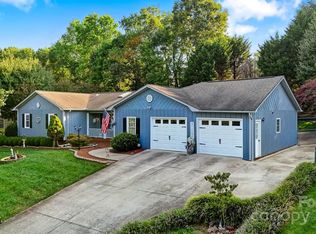 3940 Shakespeare Dr, Hickory, NC 28601