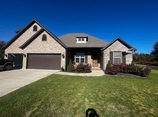 710 King Arthur Dr, Springdale, AR 72762