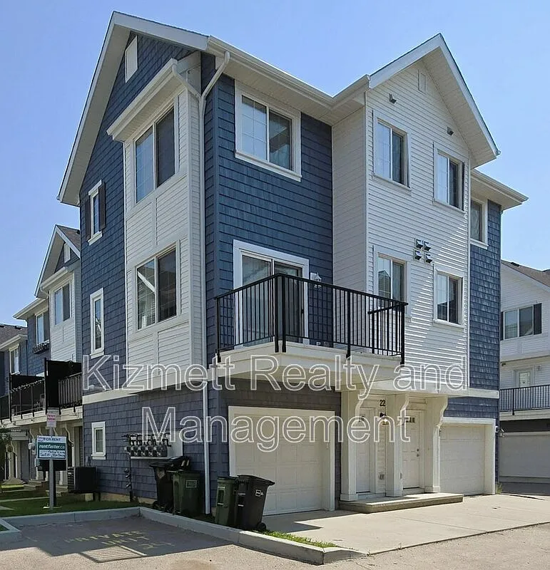 2 bed, 1.0 bath, 831 sqft, $1,900 — Photo 2