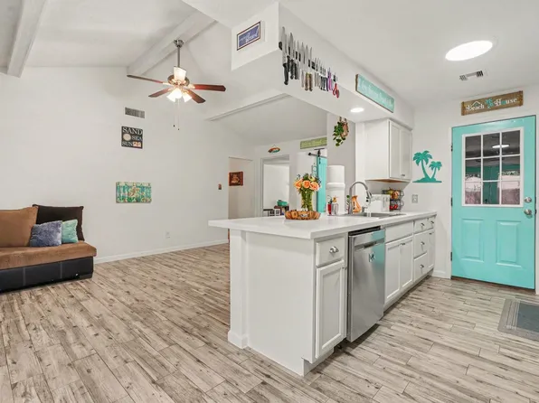 5003 Meadow Lark Ln, Dickinson, TX 77539
