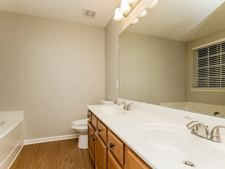340 Meadows Ln — Photo 10