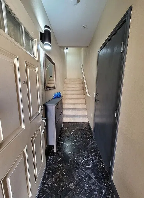 1 bed, 1.0 bath, 1223 sqft, $1,417 — Photo 2