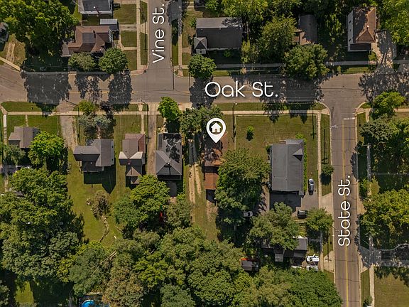 5th image of 63 Oak St
