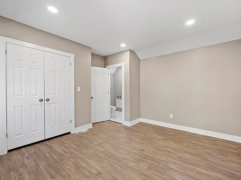 529 Spruce St — Photo 9
