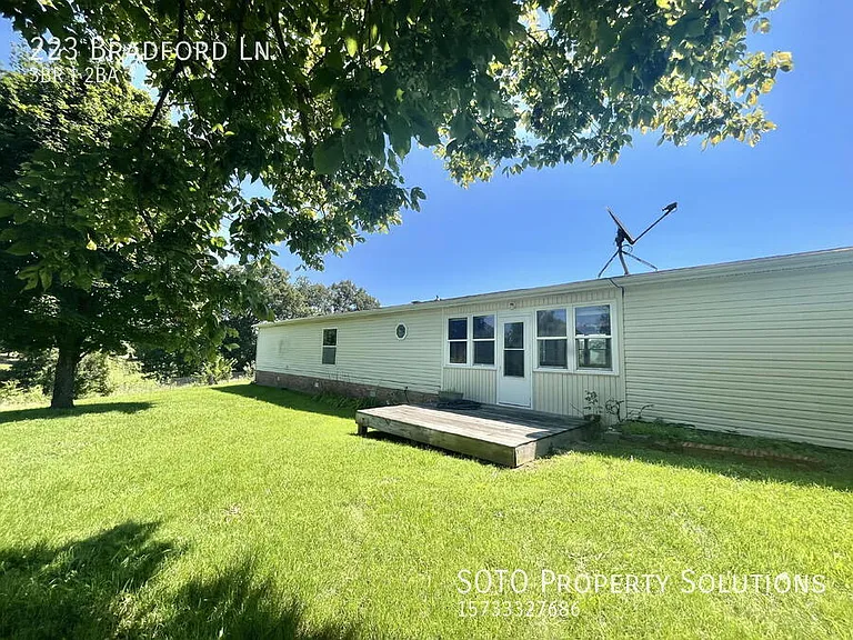 223 Bradford Ln — Photo 52