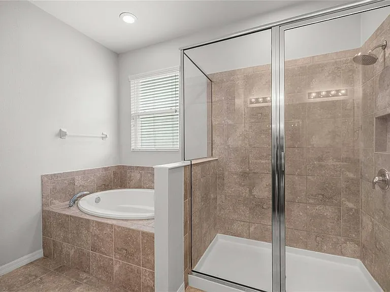 5649 SW 50th Ave — Photo 11
