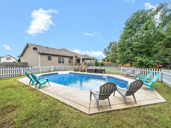 1176 Freedom Dr, Clarksville, TN 37042