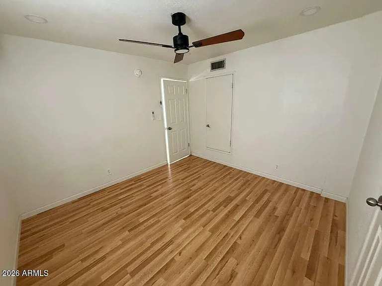 860 E 13th St #4 — Photo 12