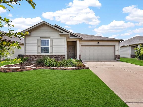 5th image of 1024 Banyon Tree Ln