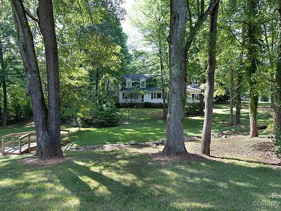 2nd image of 208 Grady Dr