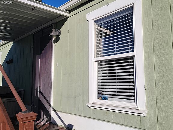 4th image of 2980 NE Division St
