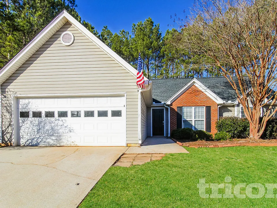 20 E Lawn Dr