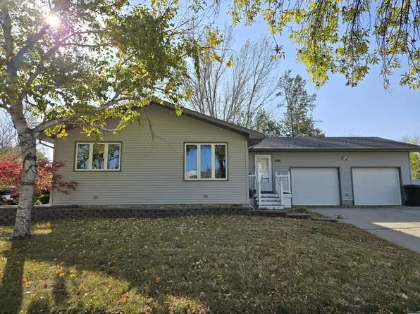 5011 6th Ave N, Grand Forks, ND 58203
