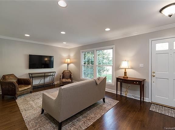 5th image of 6831 Candlewyck Ln