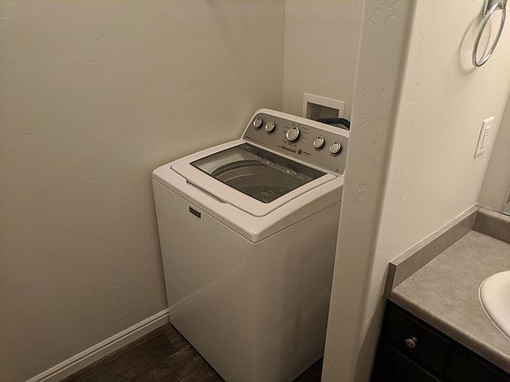 Washer (Secondary Bathroom)