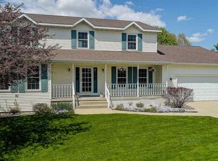 905 Pasadena Pkwy, Waunakee, WI 53597