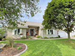 3131 N Whitney Dr, Appleton, WI 54914