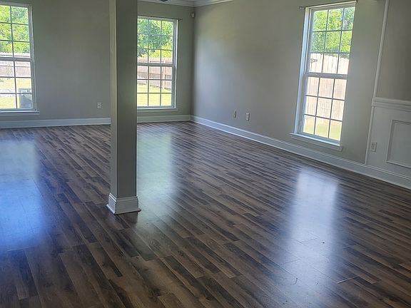 4th image of 1113 Creekside Cir