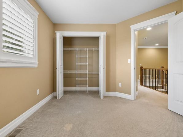 4 bedroom rental in Surrey — photo 27