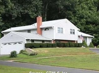 40 Buttermilk Ln, Branford, CT 06405