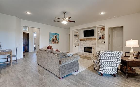 4th image of 2556 Perdenales Dr
