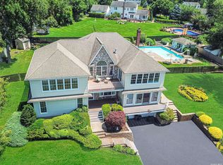 24 Waters Edge Ln, Mount Sinai, NY 11766