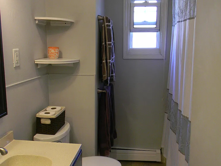 276 Summit Ave — Photo 8